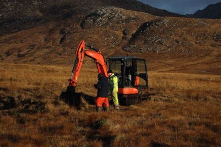 Contractor Finds World War 2 Plane Propeller In Scottish Bog