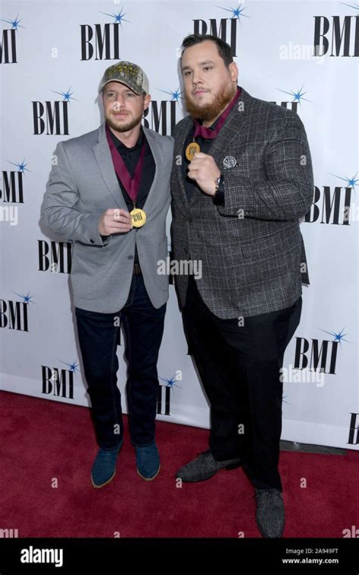 How tall is Luke Combs